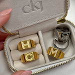 Krystal Bogstav Firkantet Signet Ring Sølvfarvet