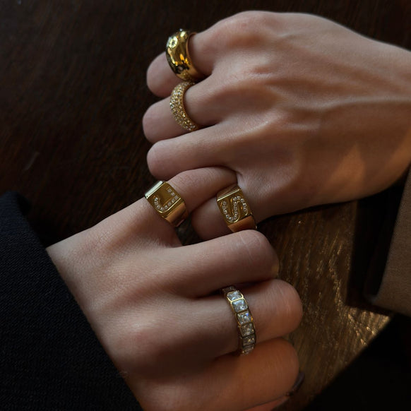 Krystal Bogstav Firkantet Signet Ring 18K Guldbelagt