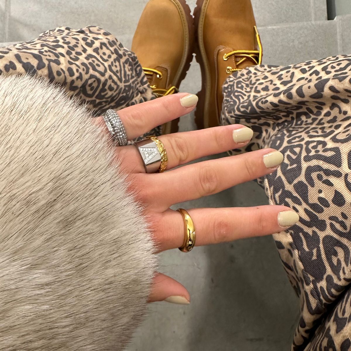 Krystal Bogstav Firkantet Signet Ring Sølvfarvet