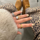 Krystal Bogstav Firkantet Signet Ring Sølvfarvet