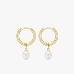 Perle vedhaeng paa guldbelagte creoler